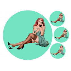 Pin-up-tyttö puhelimessa - Syötävä kakkukuva kakkuun